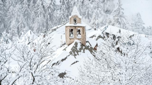 cloche sous la neige.jpg