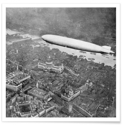 The-airship-Graf-Zeppelin-over-London-1931-Vintage-Photography-Archive-Affiche.jpg
